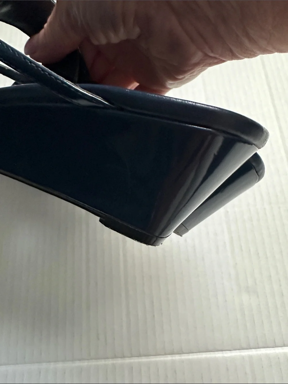Lauren Ralph Lauren Navy Patent Thong Wedge  Sandals with Gold Accent Sz 9.5 B